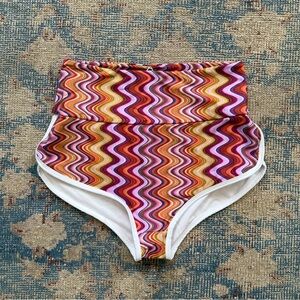 NWOT Salt Gypsy Betty Surf Bottoms in Soundwave L